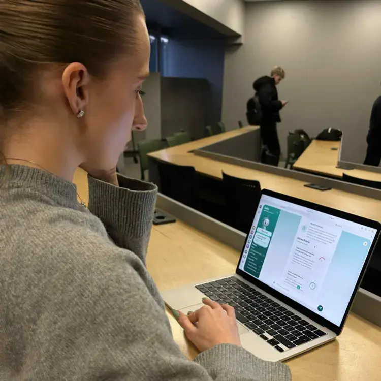 Student review screenshot showing Olivia Myers's Unive experience